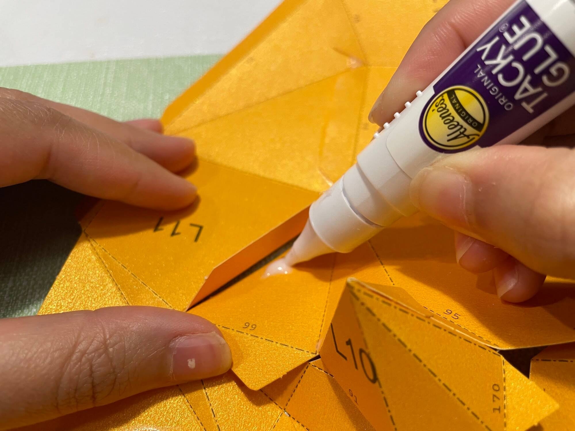 ALTGP Aleene's Tacky Glue Pen - #1 Papercraft Glue