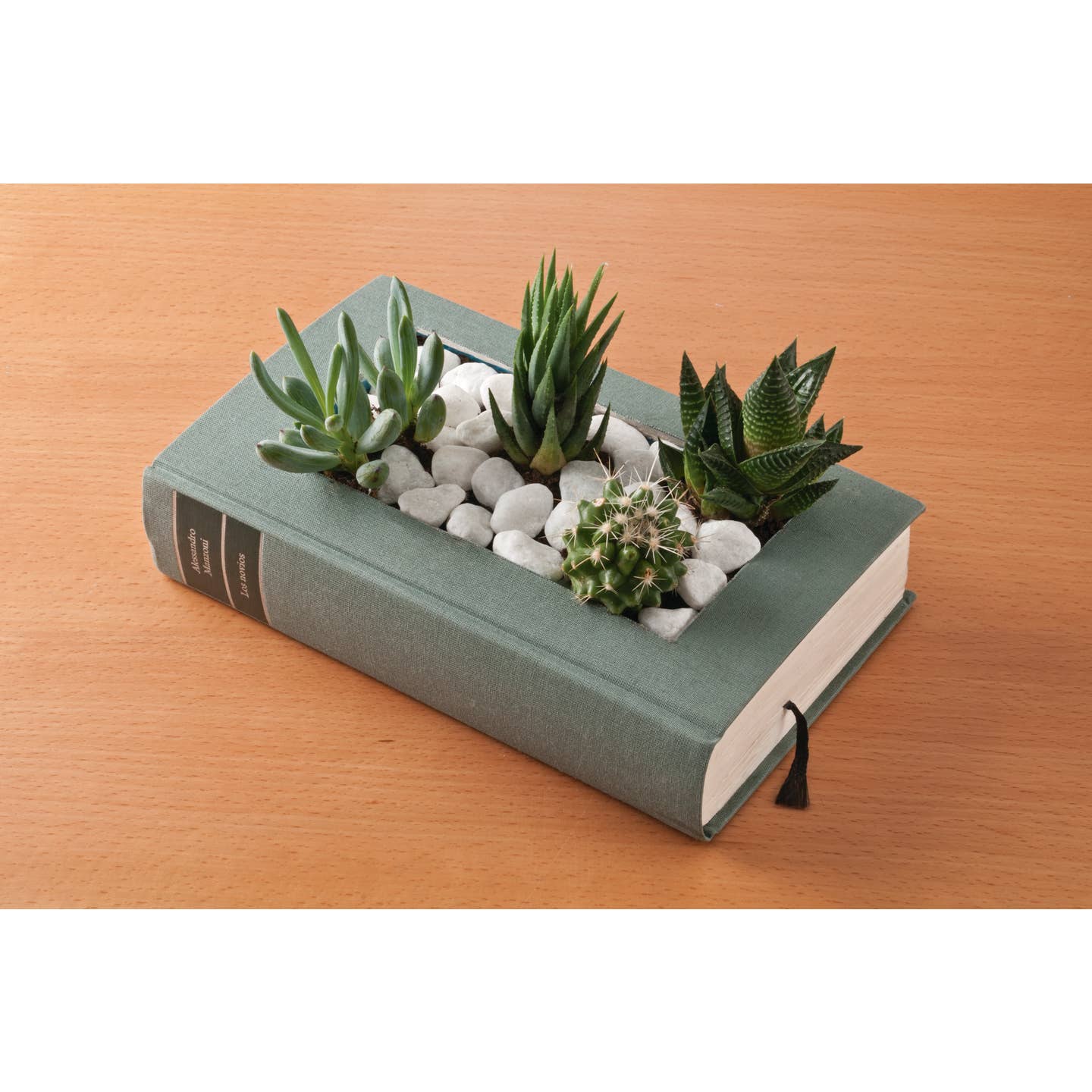 Upcycling Books: Decorative Objects