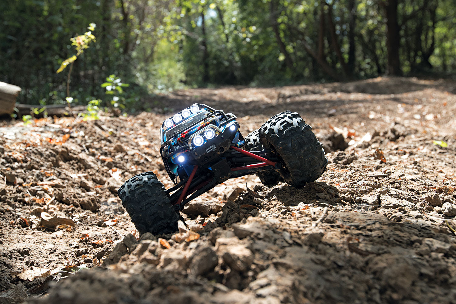 72054-5 - Summit: 1/16 Scale 4WD Electric Extreme Terrain Monster Truck. Ready-To-Race