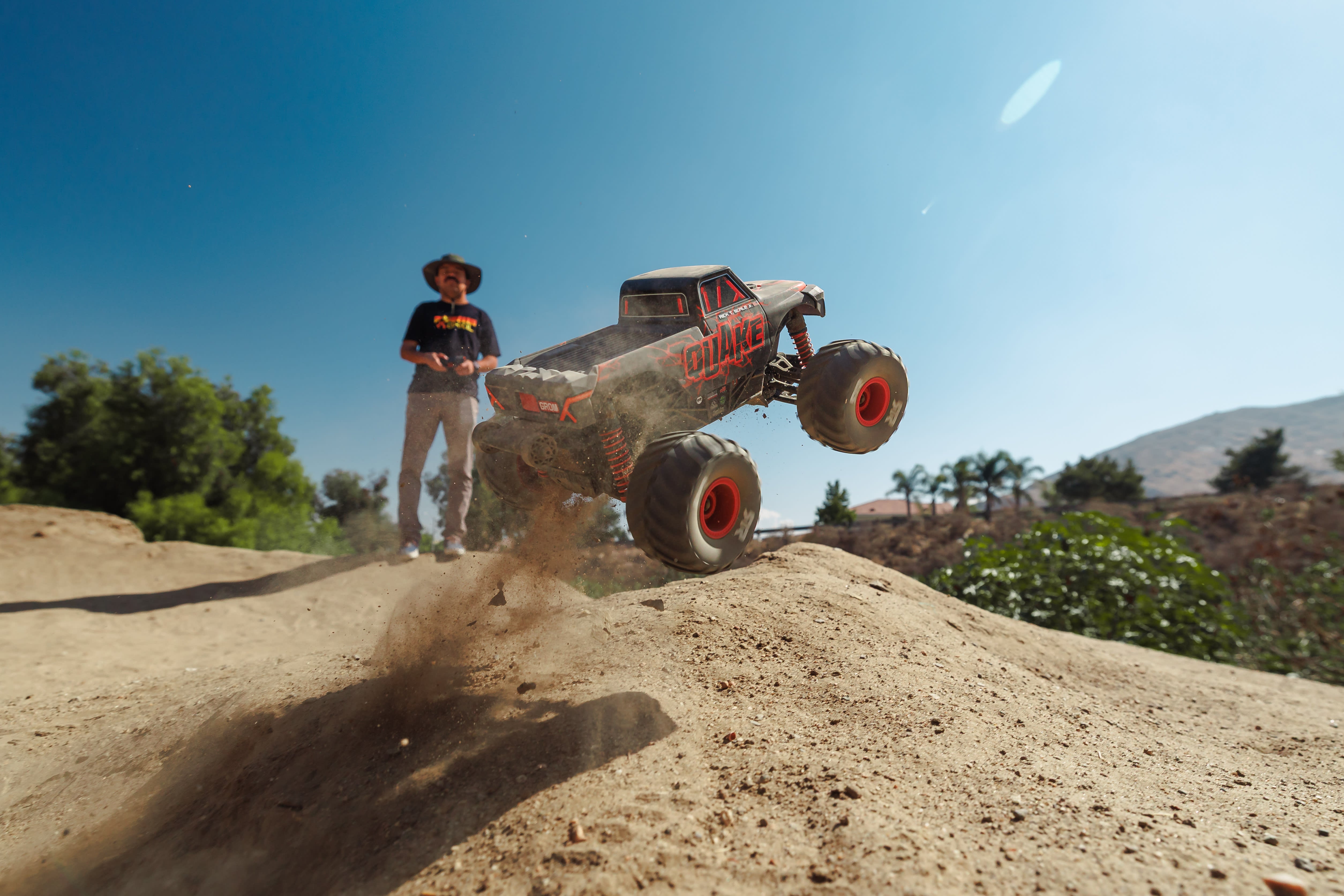 ARA2137 1/16 QUAKE GROM 4X4 RTR Brushed Monster Truck (Battery & Charger Included)