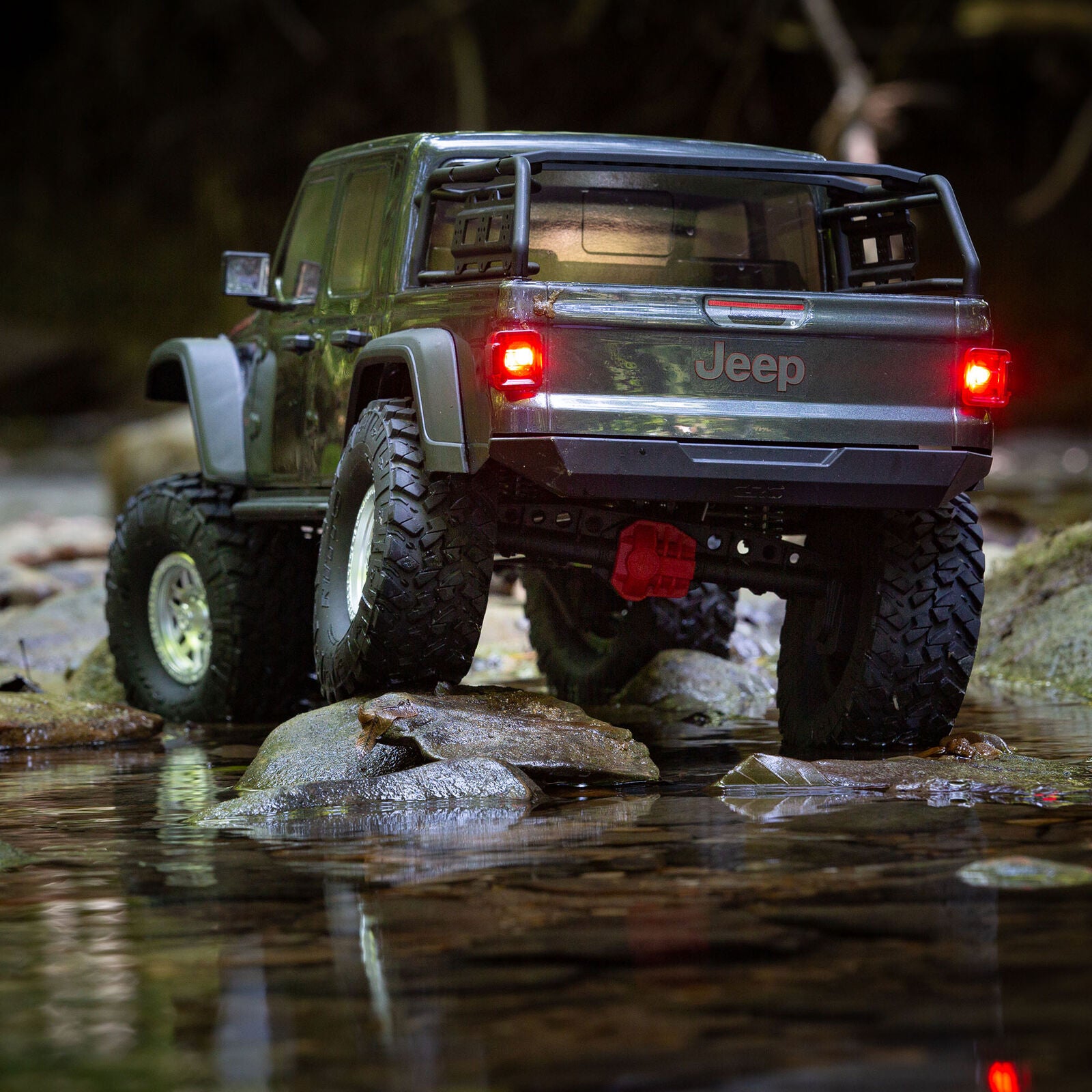 AXI03006BT1	SCX10 III Jeep JT Gladiator w/Portals 1/10 RTR Gry