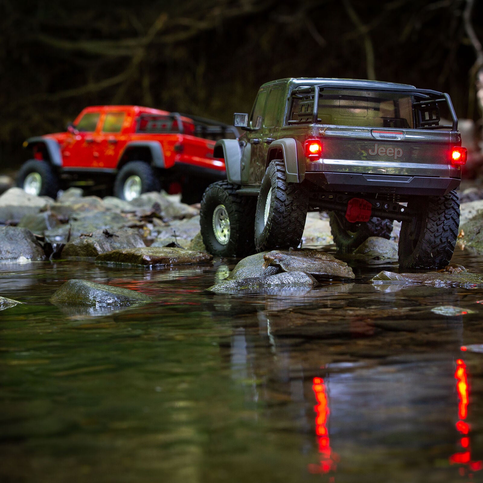 AXI03006BT1	SCX10 III Jeep JT Gladiator w/Portals 1/10 RTR Gry