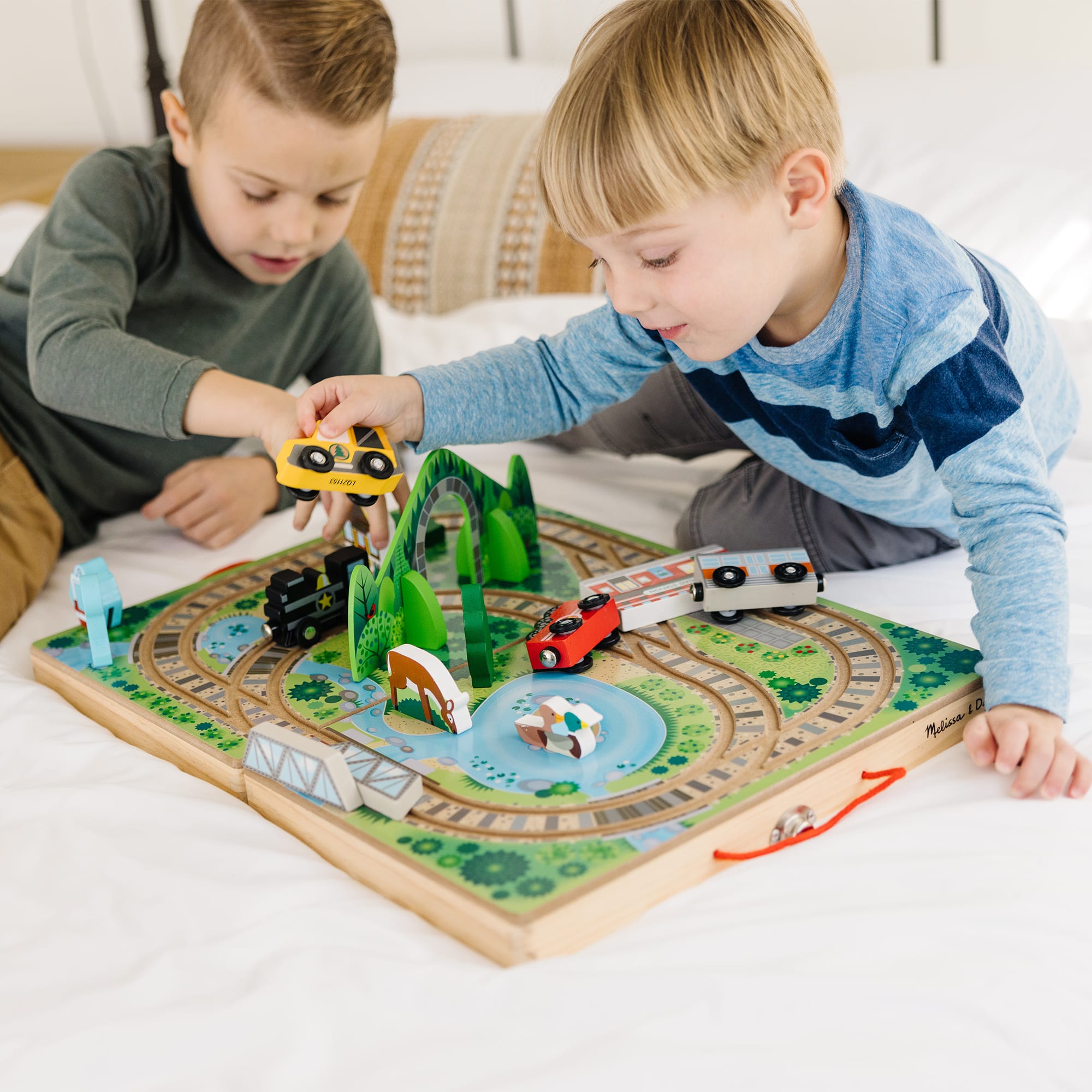 Melissa & Doug Take-Along Railroad - 30140