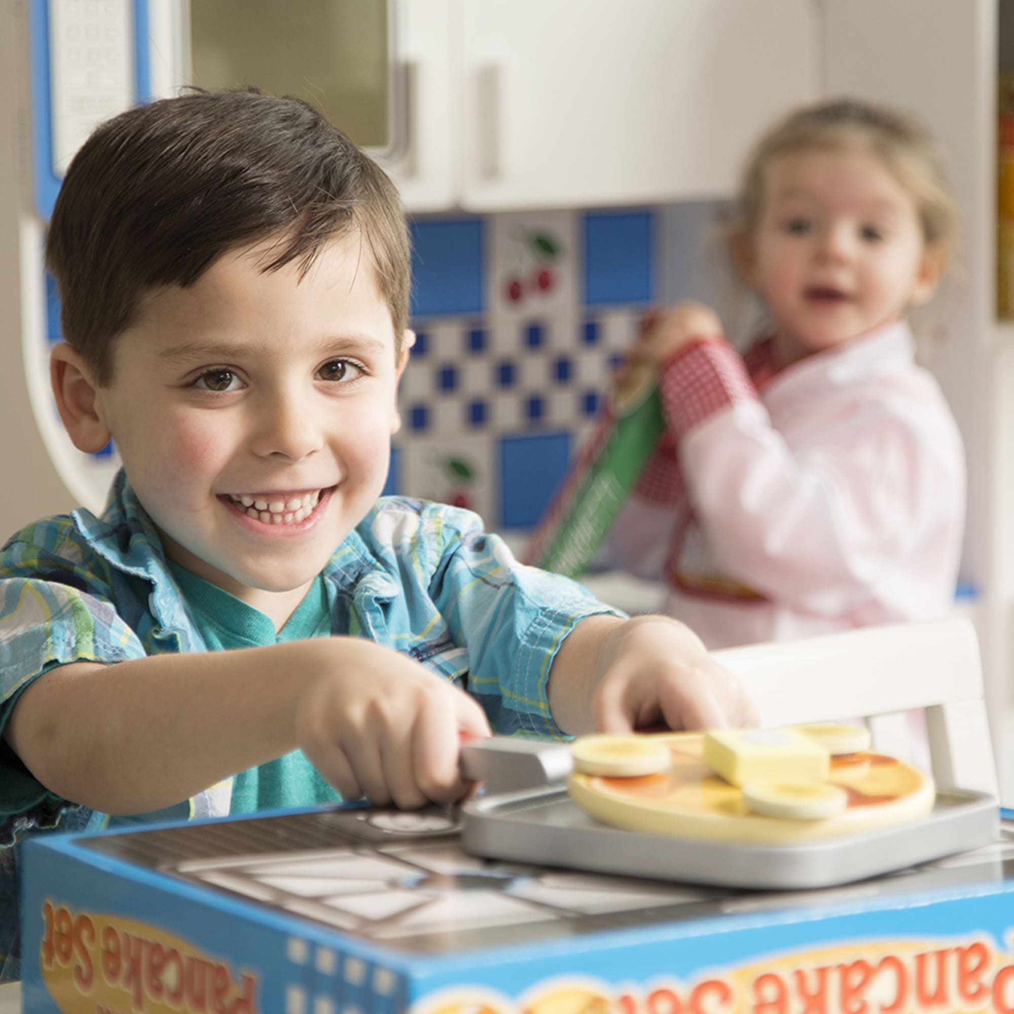 Melissa & Doug Wooden Flip & Serve Pancake Set - 9342