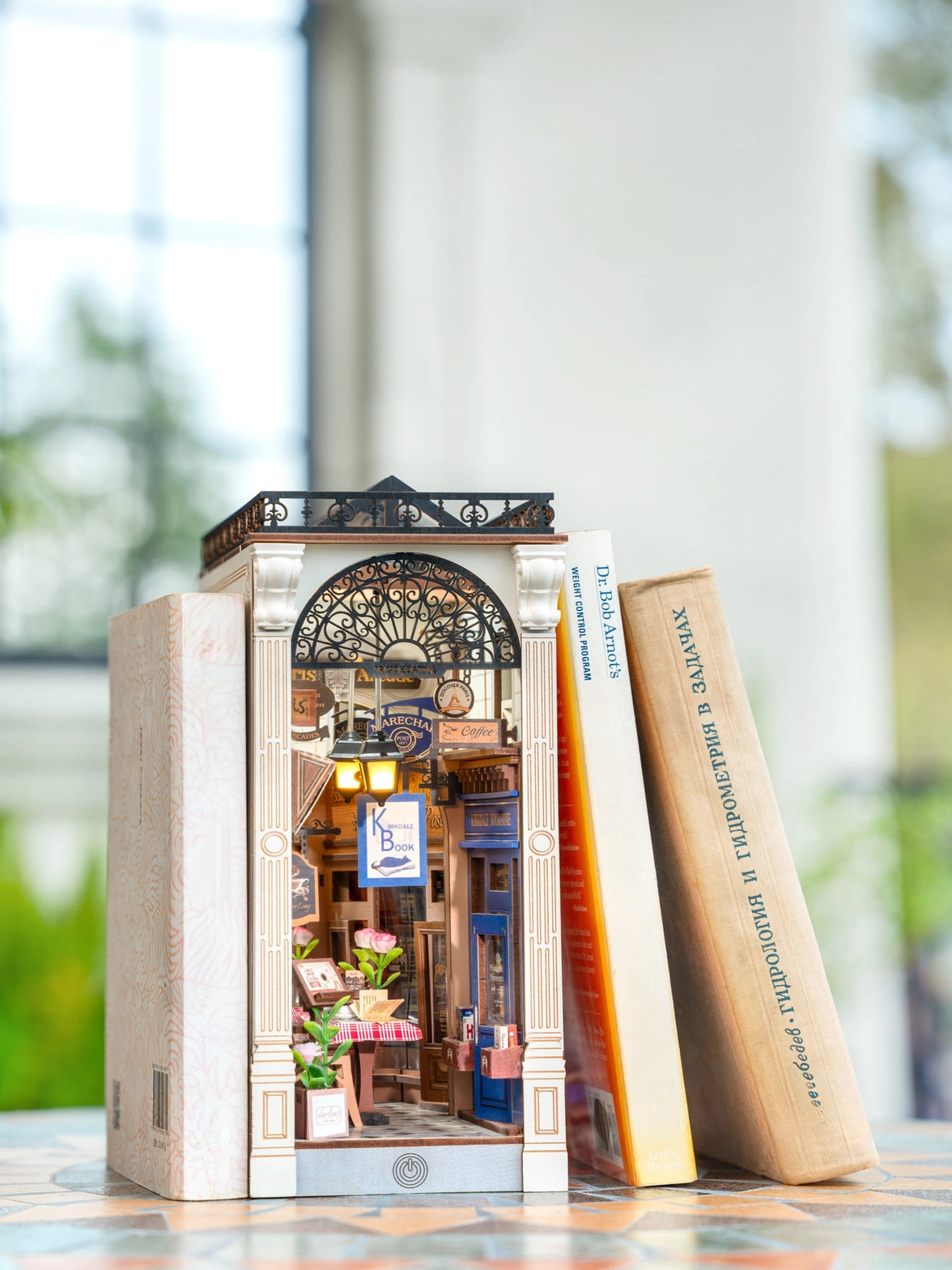 TGB10 Arcade Dating Book Nook