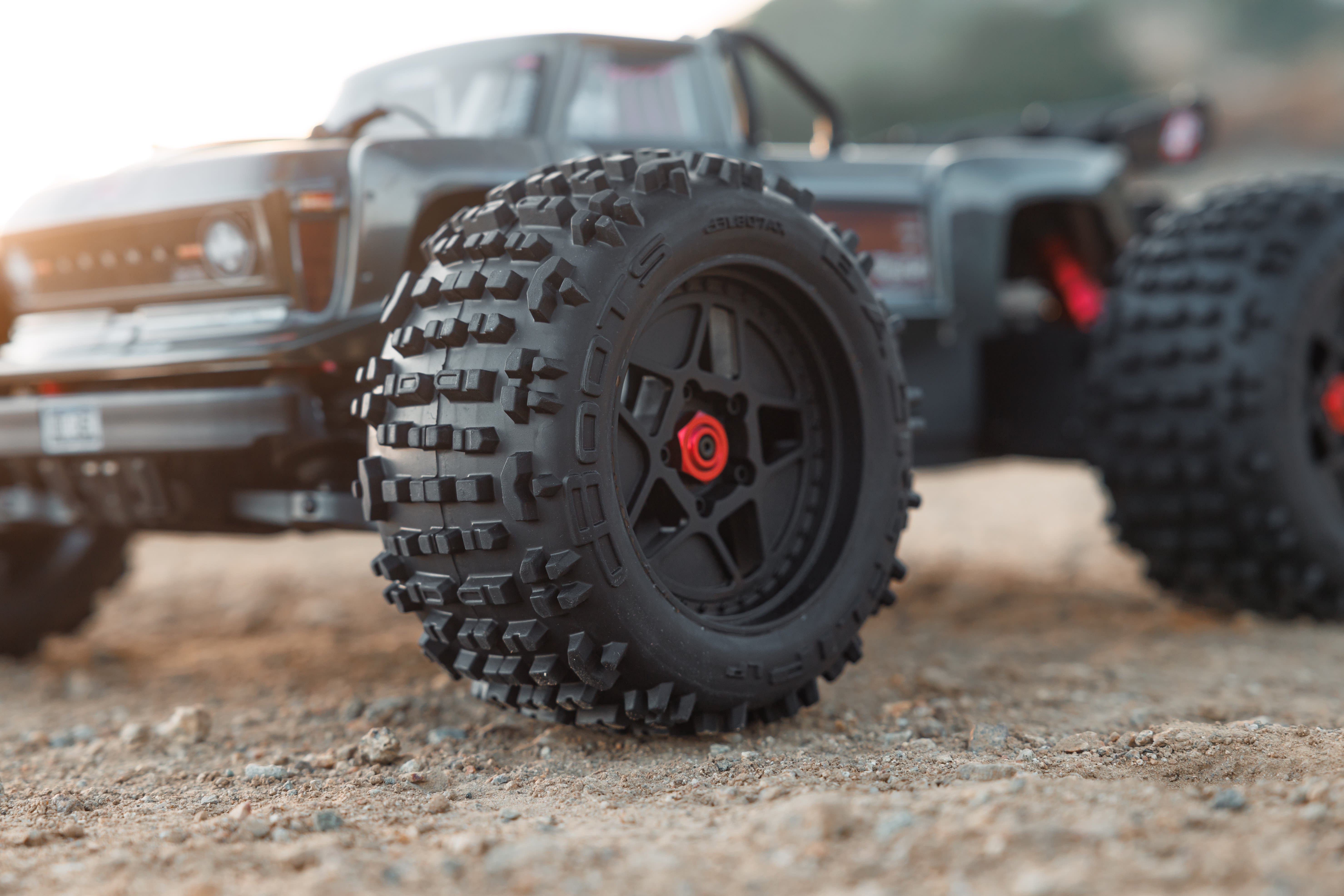 ARA4410V2T OUTCAST 4X4 4S BL 1/10TH 4WD STUNT TRK