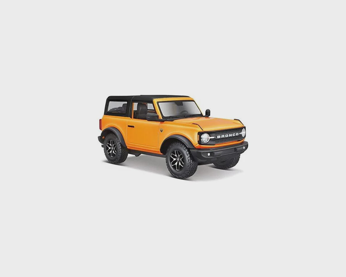 MAI31530 Maisto International 1/24 Diecast SE 2021 Ford Bronco Badlands 2DR (Color Chosen at Random)